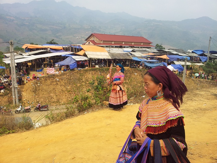 marche heddomadaire coc ly visiter  bac ha femme entree